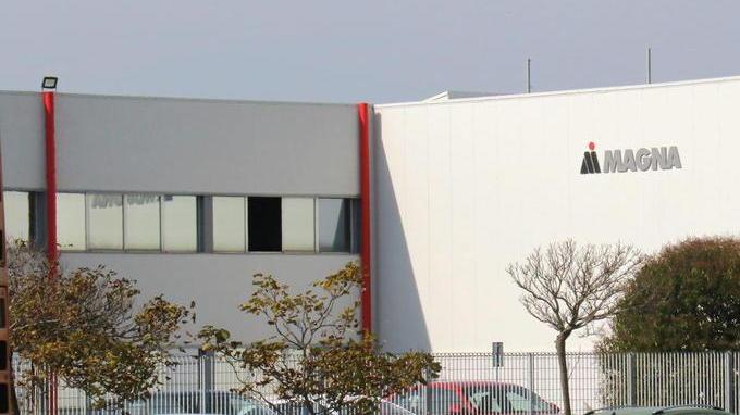 «Arriva il lavoro per la Bmw, la fabbrica Magna è salva»