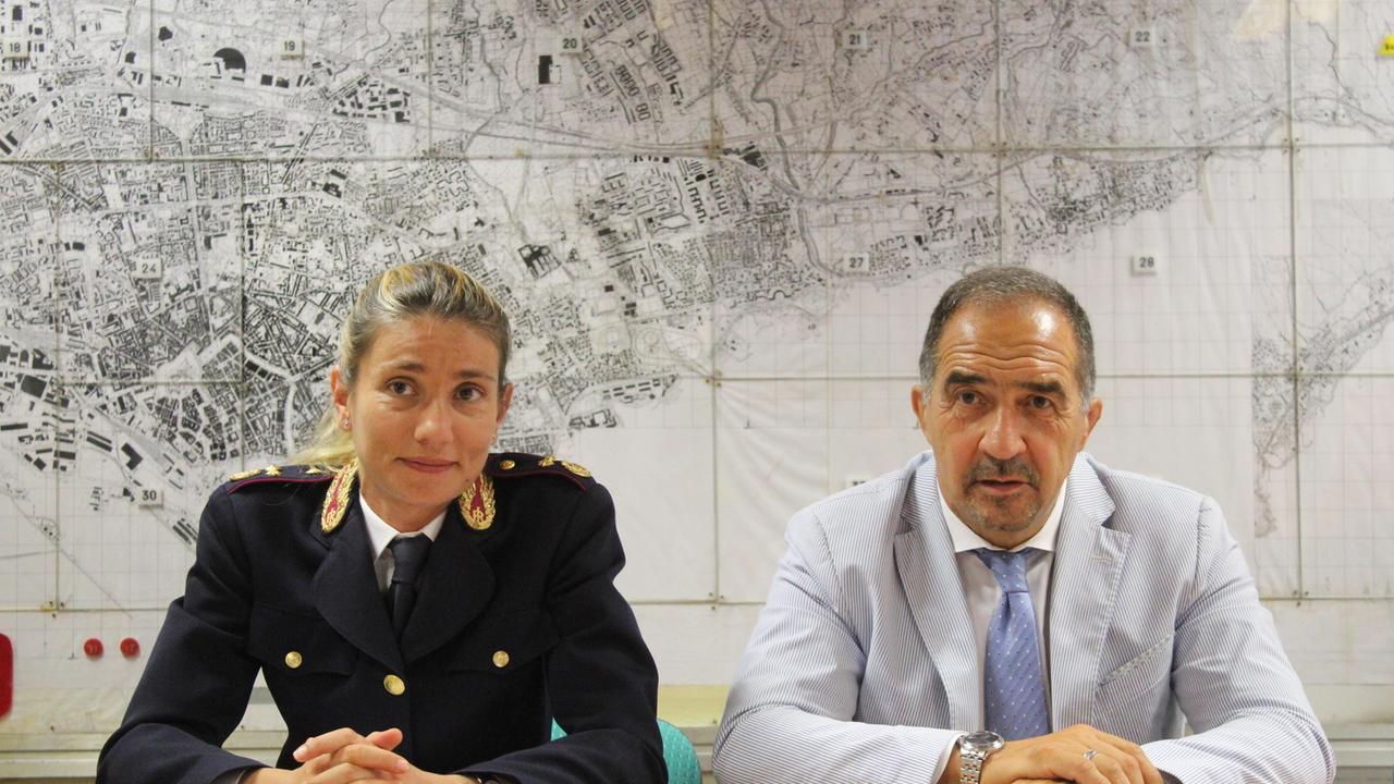 La vicequestore aggiunto Valentina Crispi con il questore di Livorno, Lorenzo Suraci (foto Pentafoto)