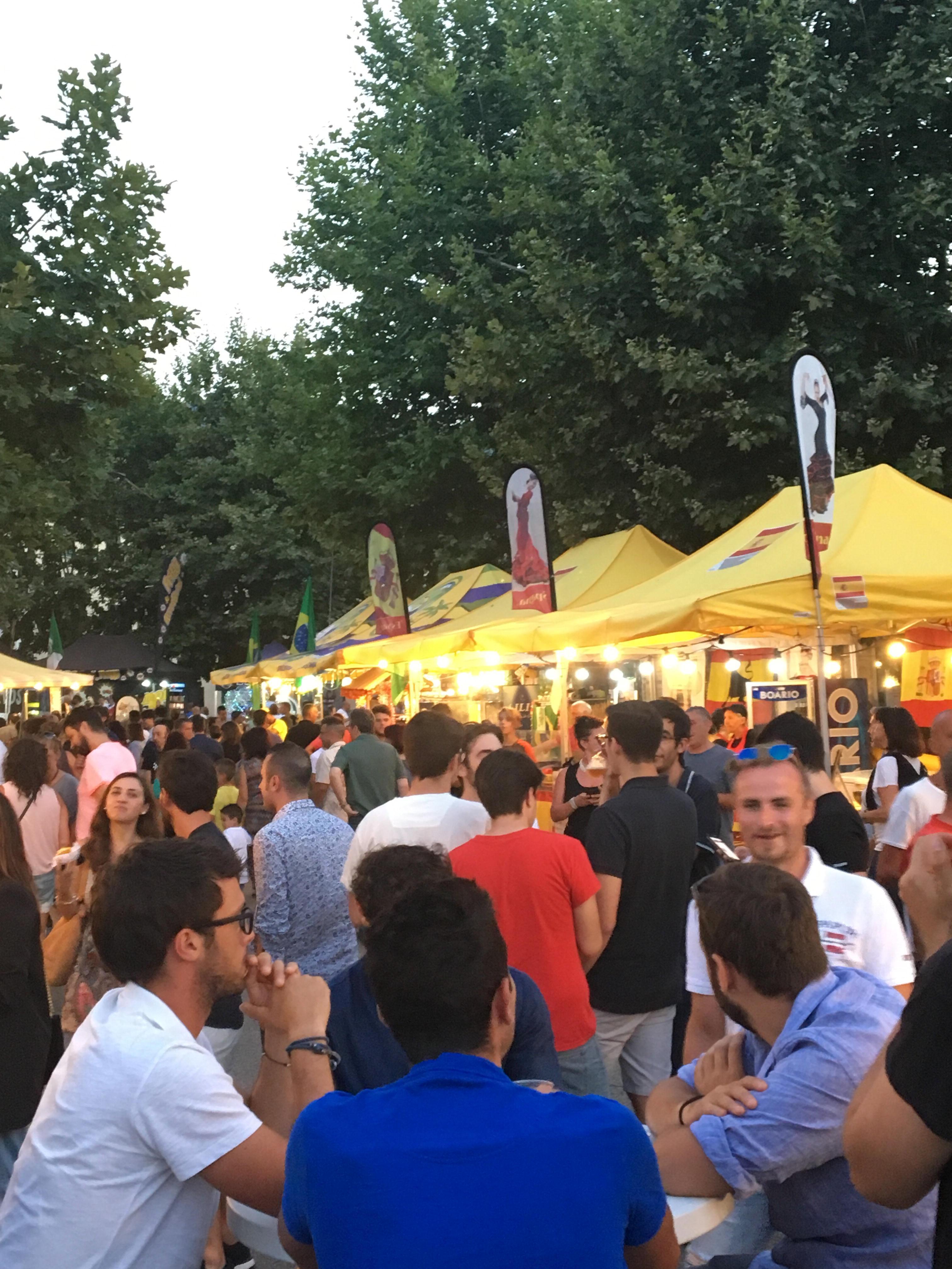 Quattro giorni nel segno del cibo di strada e di tanti spettacoli a Marina di Massa 