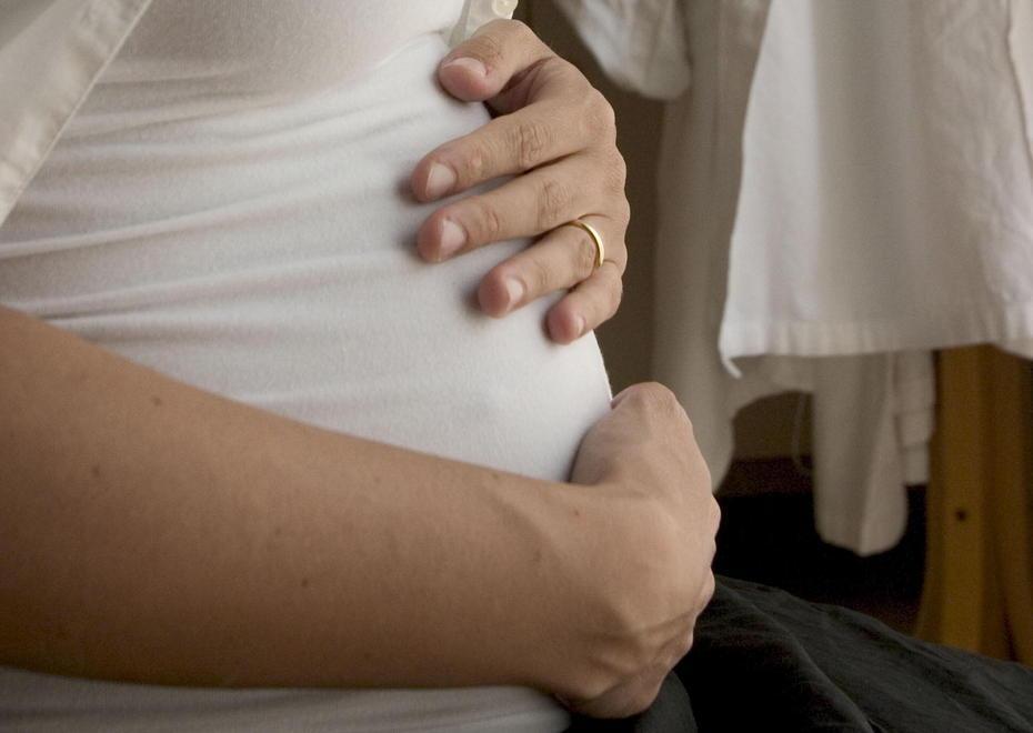 Finta gravidanza per non lavorare: impiegata dell'ospedale presenta certificati falsi 