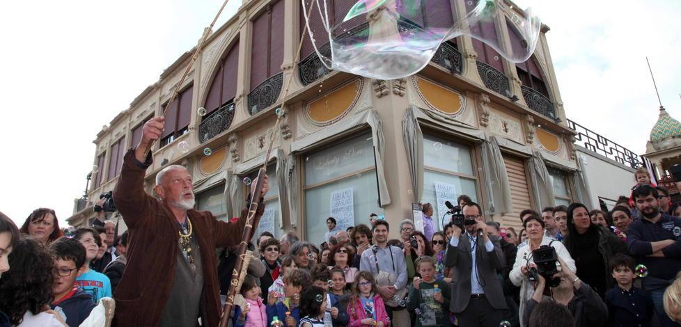 Il mago delle bolle chiede aiuto dall’ospedale 
