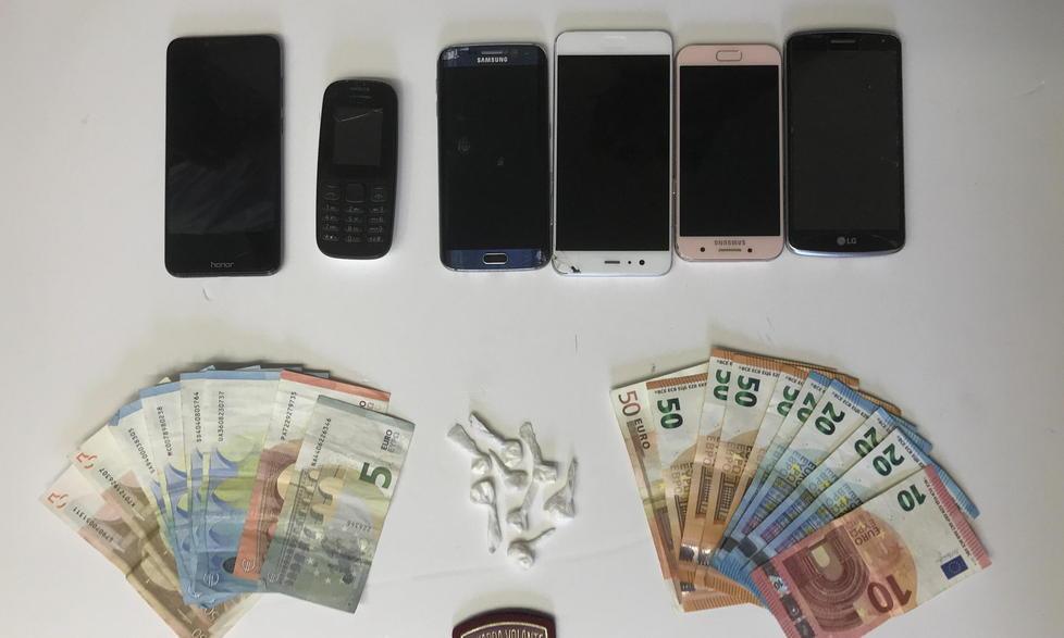 Otto dosi di cocaina addosso, ventenni condannati a 6 mesi 
