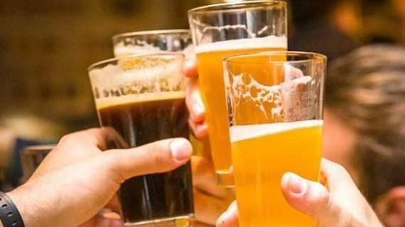 La Zanzara ronza ma non punge Tanta birra da bere assieme