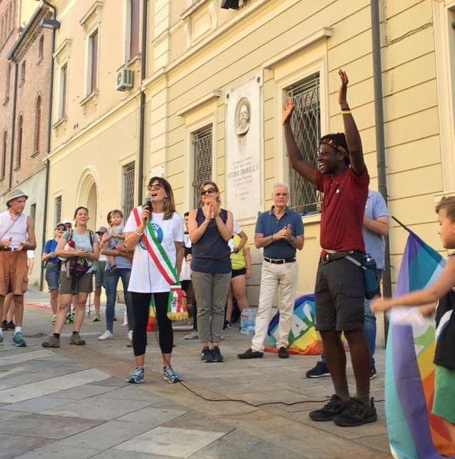 In tanti alla marcia col pacifista Mpaliza «No al clima d’odio»