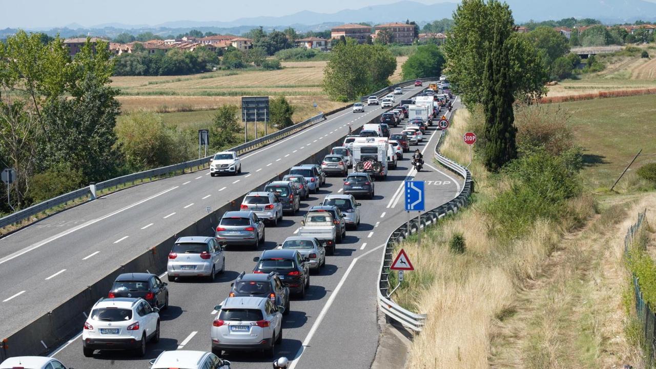 Tariffa autostradale dimezzata per i camion che evitano la Fi-Pi-Li