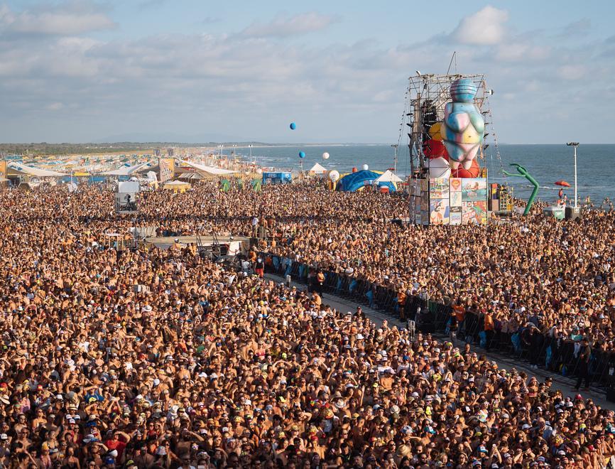 Telefoni fuori uso per il Jova Beach Party: via al piano per potenziare la rete 
