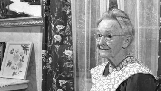 La supernonna che divenne star della pittura: a 76 anni i primi quadri, ora vale milioni