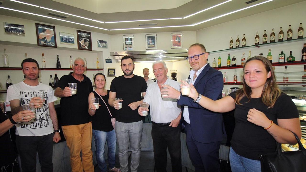 Il brindisi di chiusura del Bar Andrei (foto Batavia)