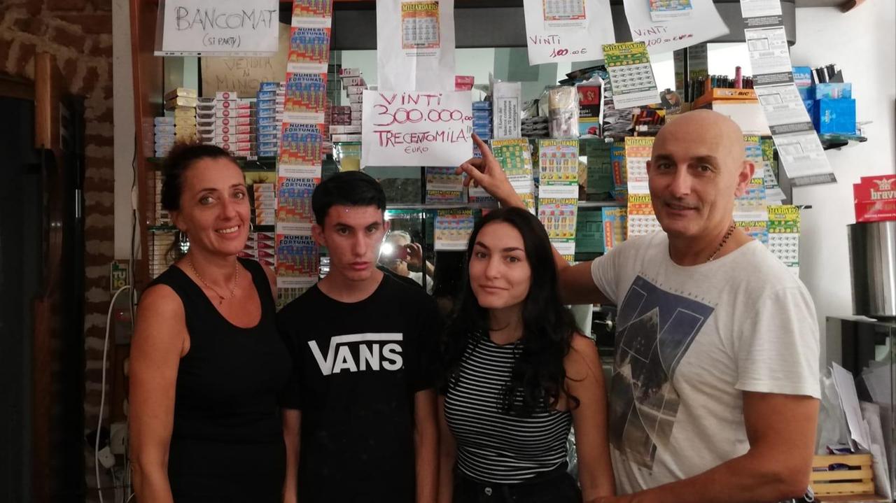 Compra un Gratta e vinci nell’attesa e si aggiudica trecentomila euro