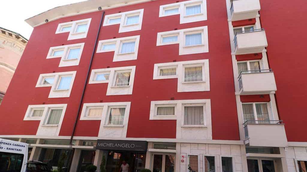 Hotel Michelangelo, sorridono gli imprenditori: andati fuori budget, ma avanti così