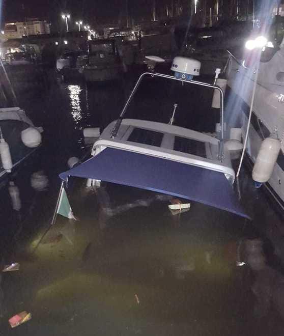 Affonda alla Madonnina un cabinato di otto metri