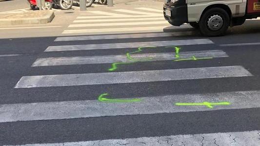 Bambini travolti da un’auto sulle strisce