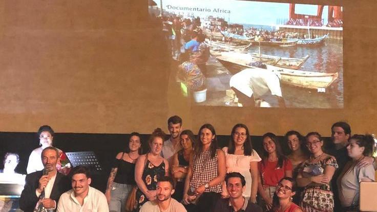 Giovani in coda per partecipare ai campi di Shalom in Africa