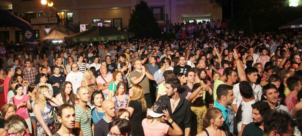 “Notte Rosa” in centro storico tra spettacoli, shopping street food e divertimento 