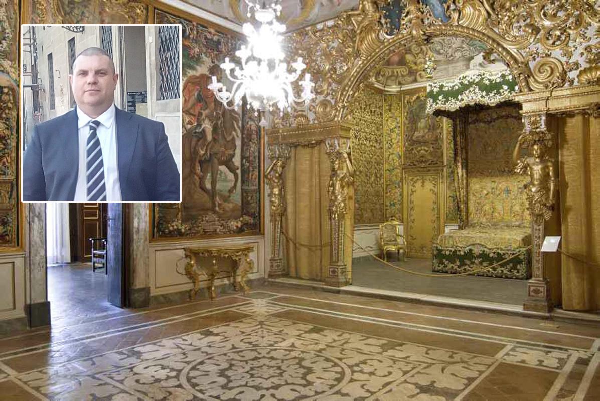 Dai fasti al declino: il marchese torna nel suo ex palazzo come guida turistica