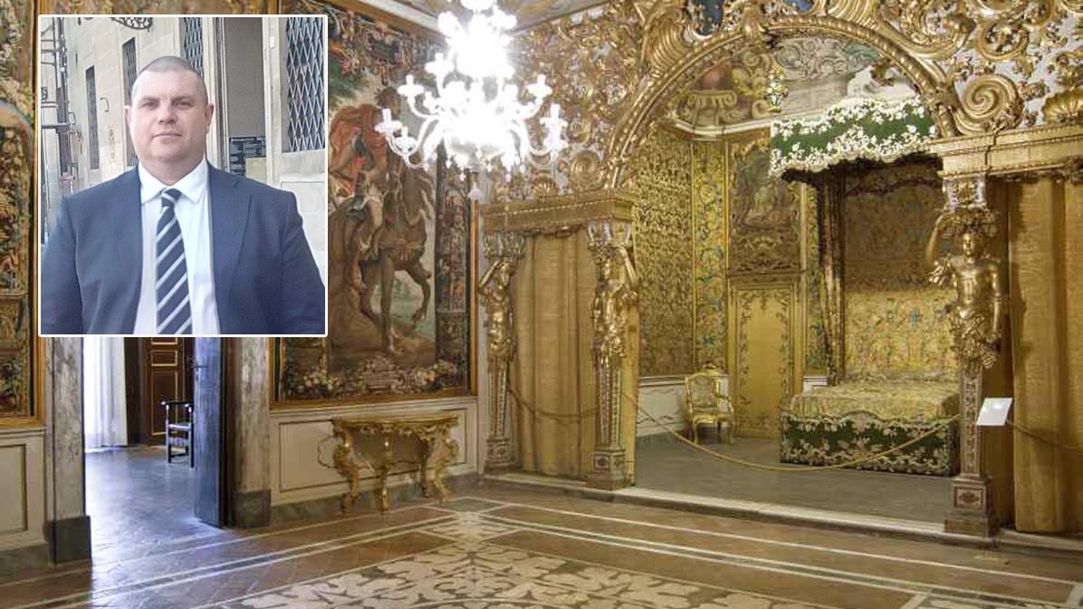 Dai fasti al declino: il marchese torna nel suo ex palazzo come guida turistica
