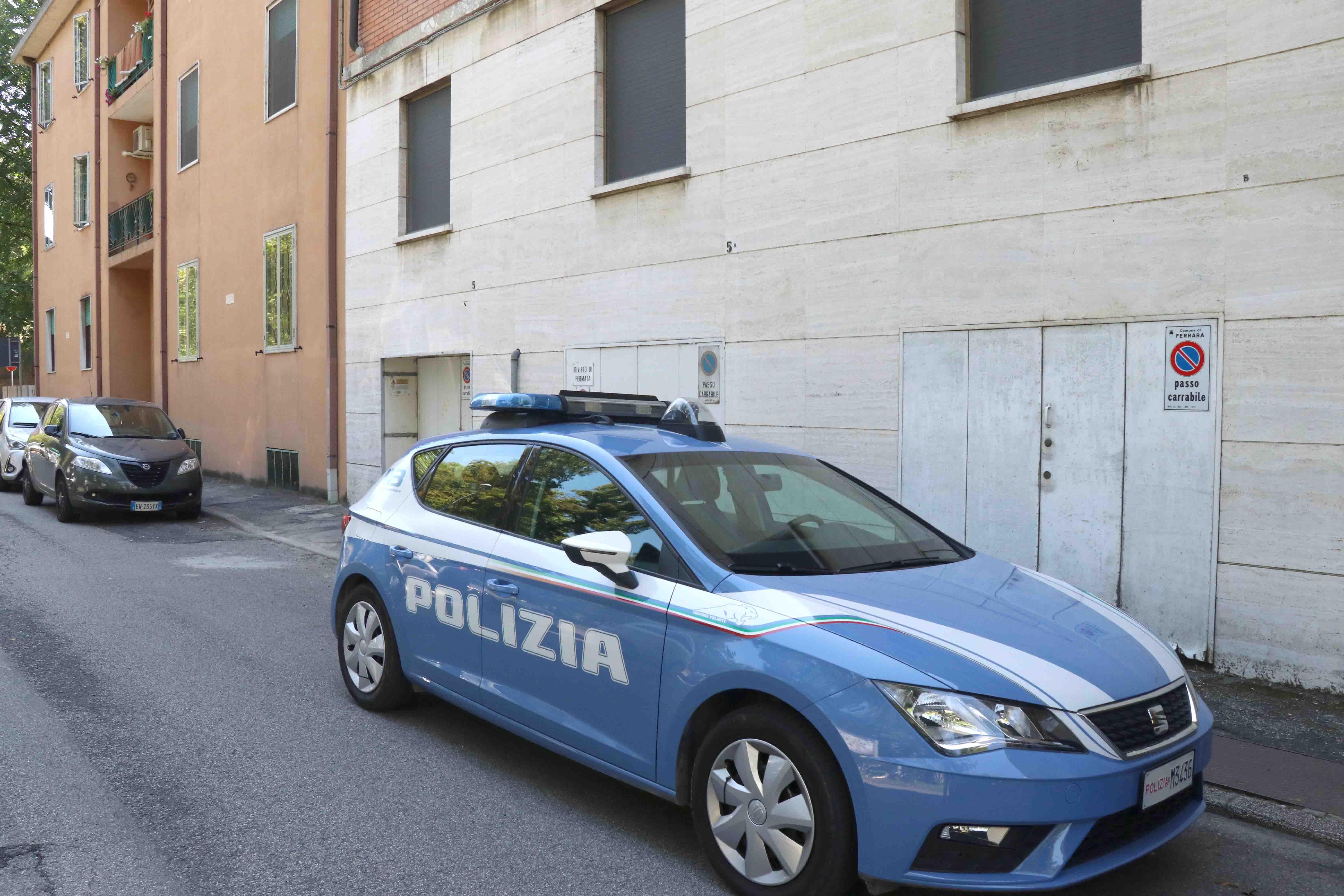 Sul posto è intervenuta una pattuglia della polizia