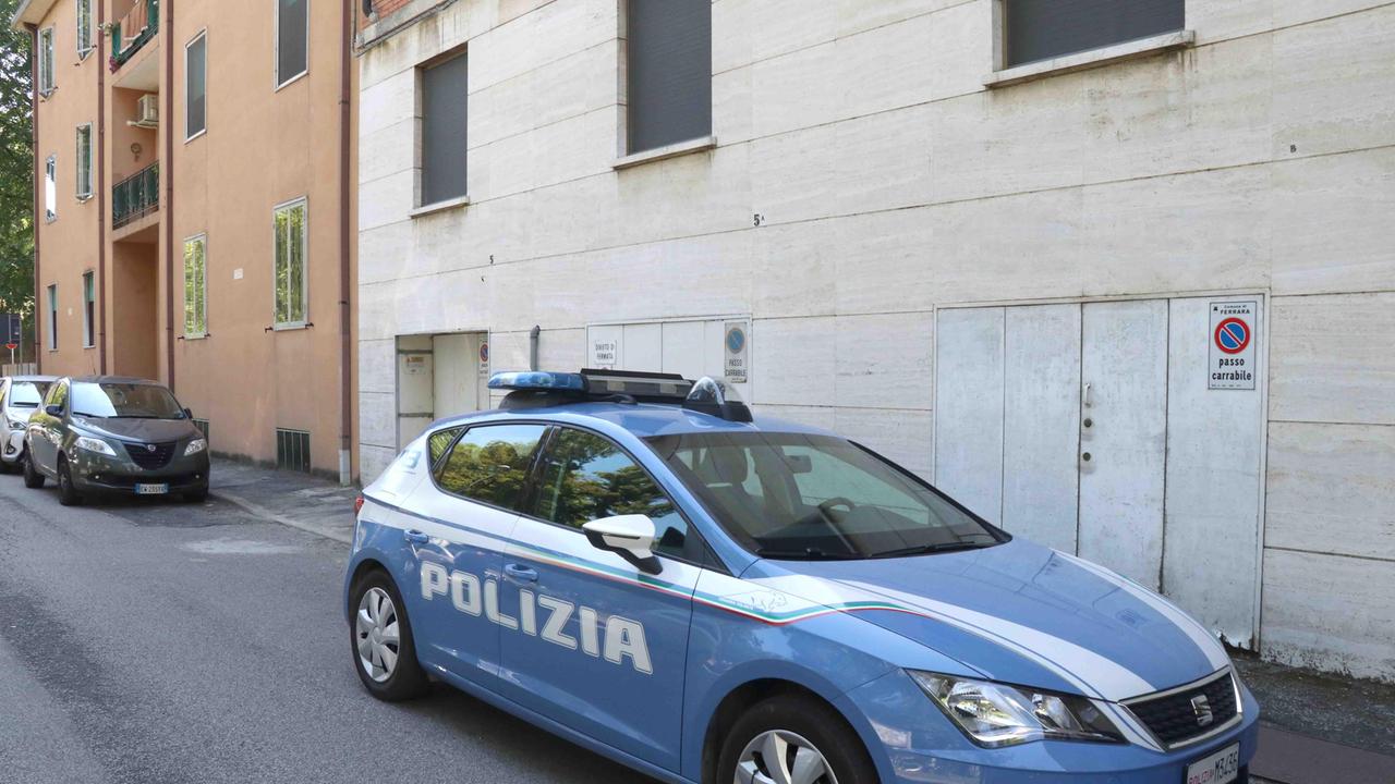Sul posto è intervenuta una pattuglia della polizia