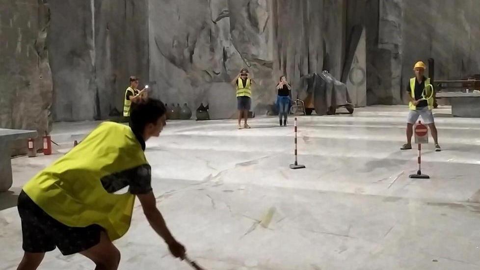 Gioco, set, match: Musetti Junior e Senior si sfidano dentro la cava - Video