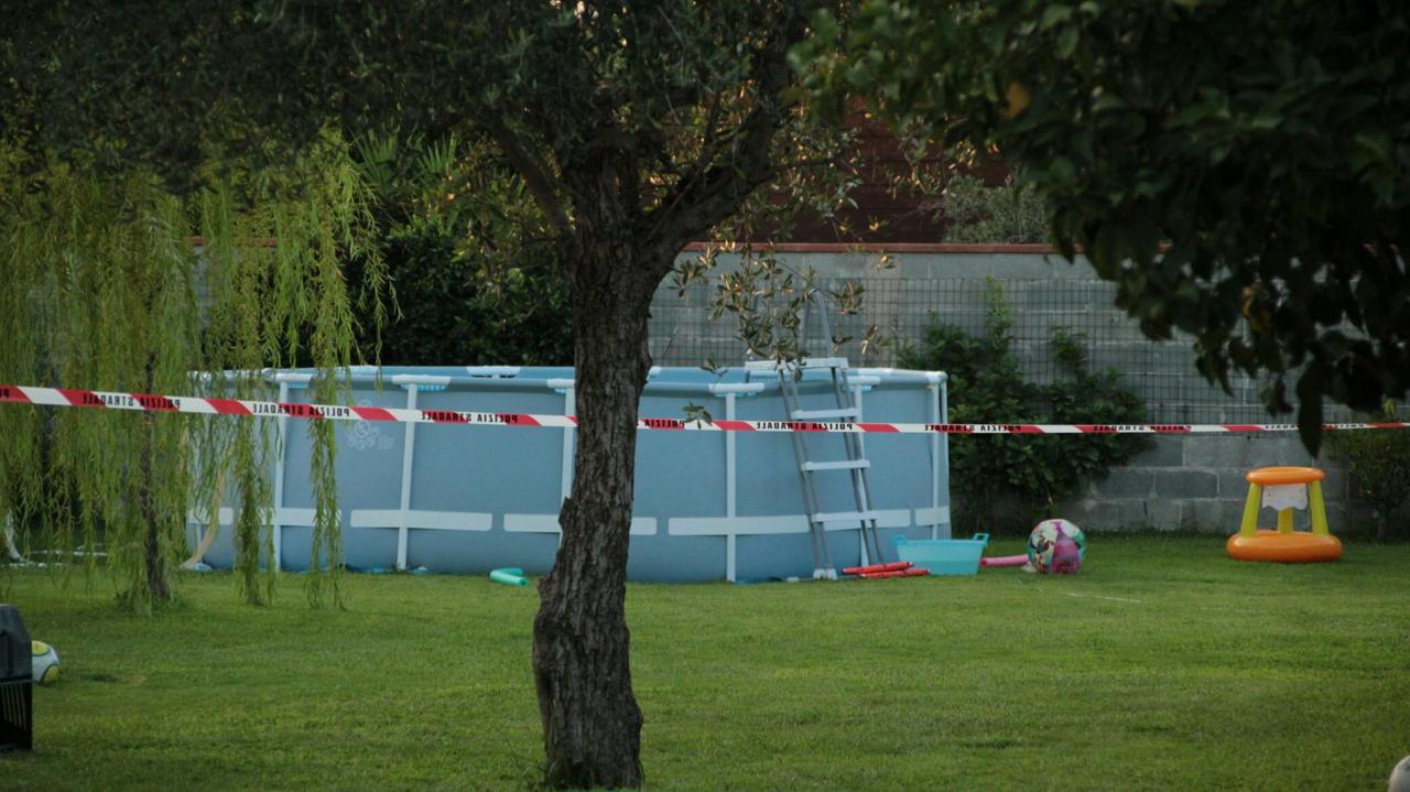 Dramma in piscina, è morto il piccolo di tre anni