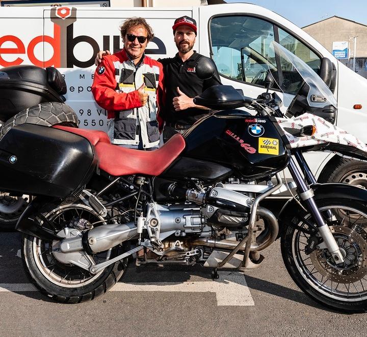 Festeggia il 58º compleanno andando in Russia con la moto 