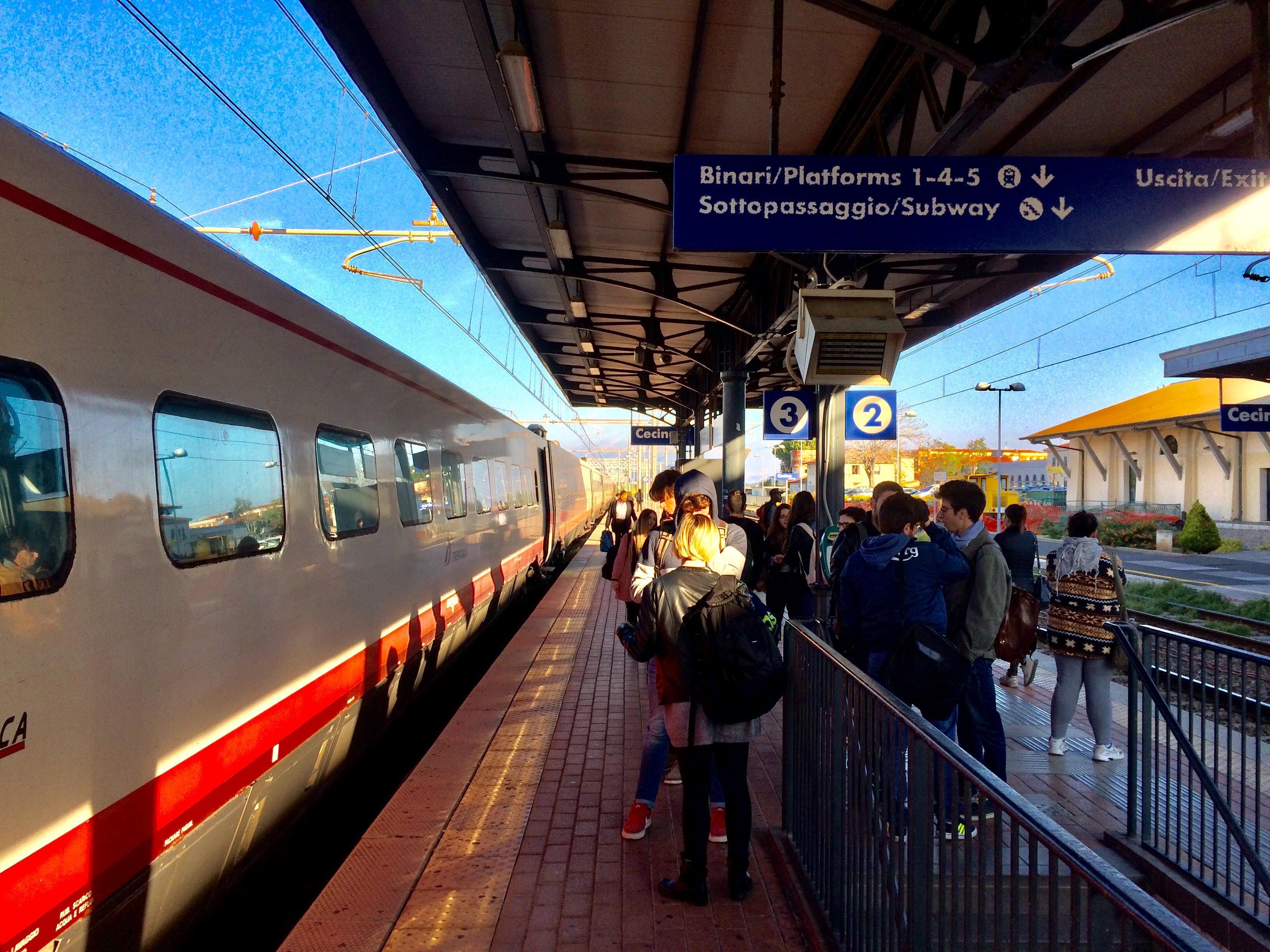 La stazione di Cecina (foto d'archivio)