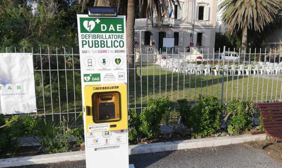 Un defibrillatore disponibile a tutti nel cuore di Marina