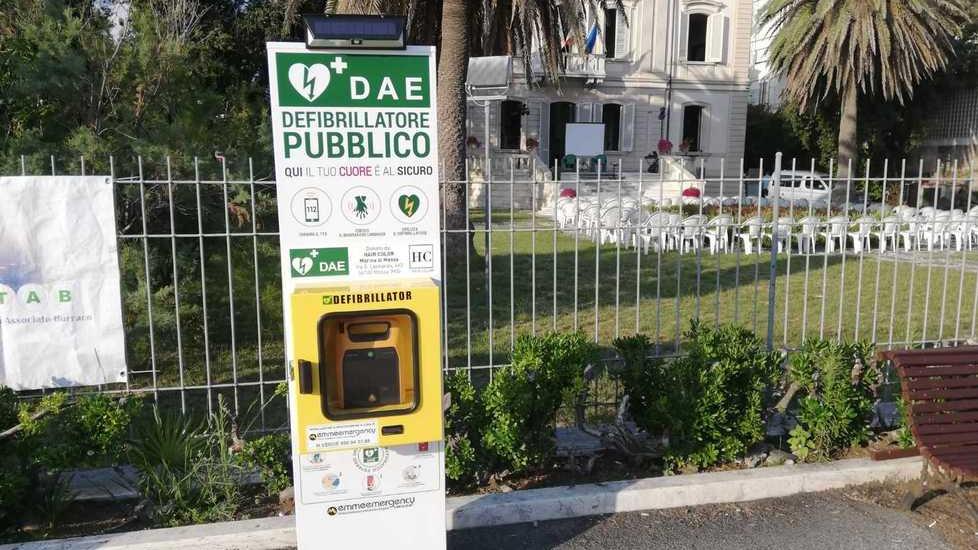Un defibrillatore disponibile a tutti nel cuore di Marina