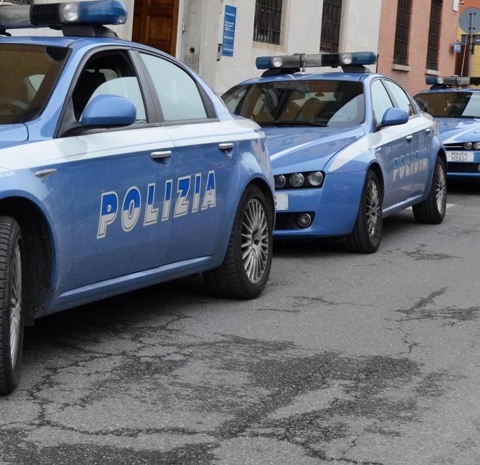 Ruba al supermercato alcolici, vestiti e uno zaino