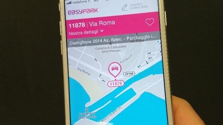 Pagare la sosta dell’auto con un’app EasyPark conquista la Maremma