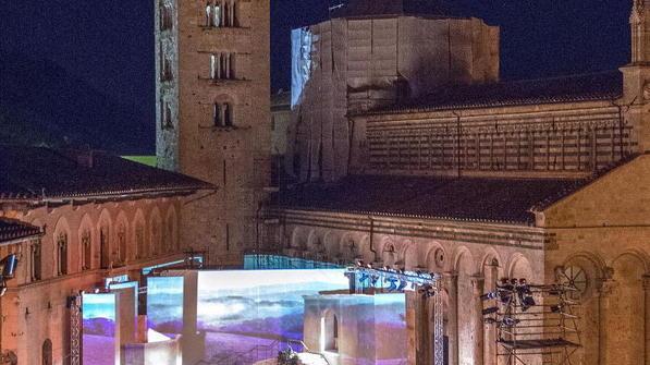 Su il sipario di Lirica in Piazza Tutto il mondo per la Bohème