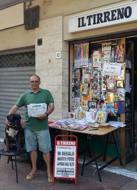 Da babbo “Basili’o” a “Sandrino”: «Noi da 70 anni i giornalai di Shangai» 