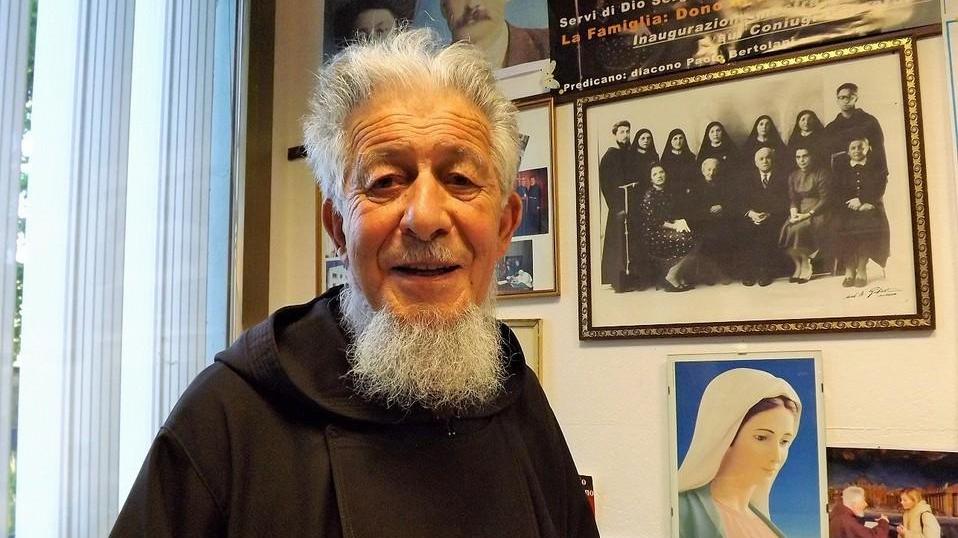 Gli auguri della città a padre Bernardini