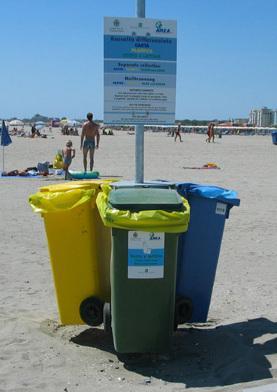 Differenziata in spiaggia Si impara giocando 