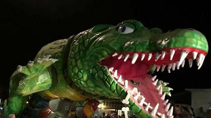 Carri allegorici e fuochi artificiali Due serate di festa sul litorale
