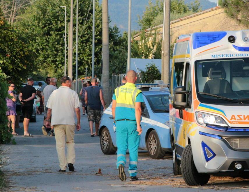 Bambino muore dopo l'incidente in piscina, Torre del Lago in lutto: «Siamo distrutti» 