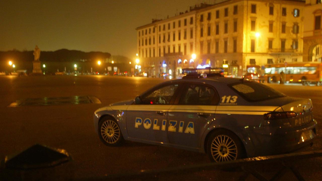 Lascia il bimbo di 2 anni ad una conoscente e sparisce