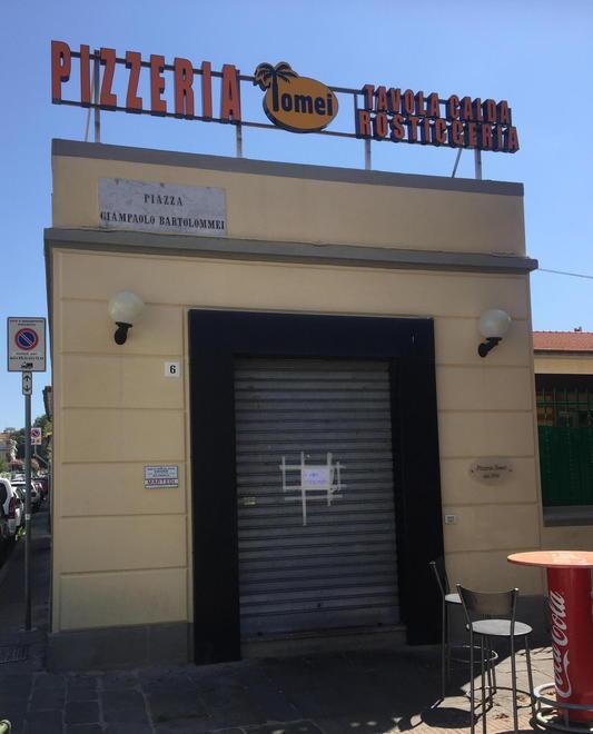 «Salmonella nel roast beef», l’Asl chiude una nota pizzeria. Il titolare si difende