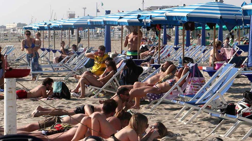 Spiaggia plastic free, ma non bar e ristoro. E le multe le rischia soltanto il bagnante