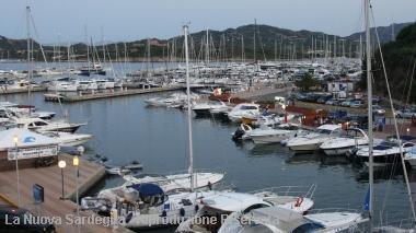 Yacht e panfili ormeggiati a Portisco, una delle località più esclusive della Sardegna (foto Sanna)