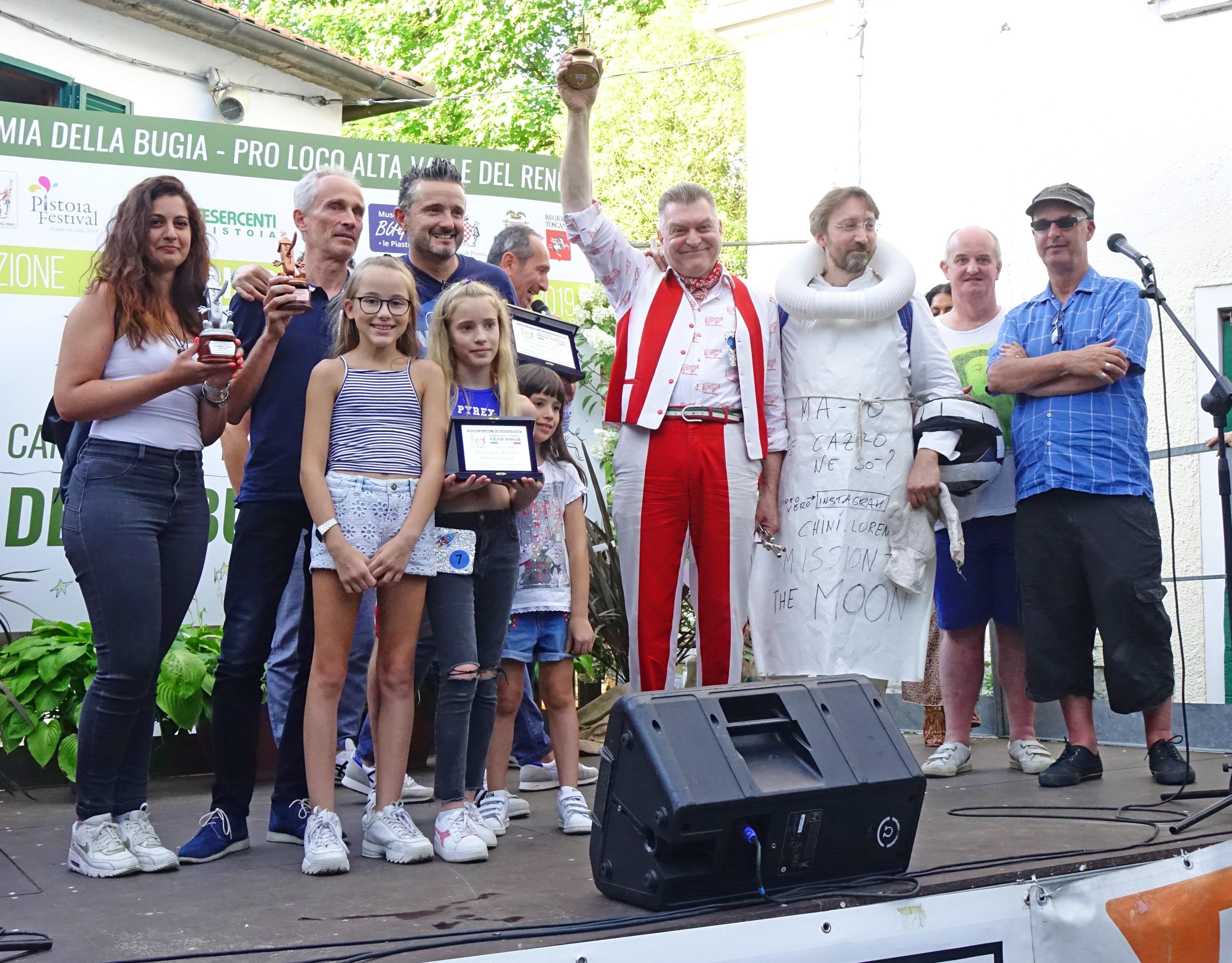 Foto di gruppo per i vincitori dell'edizione 2019