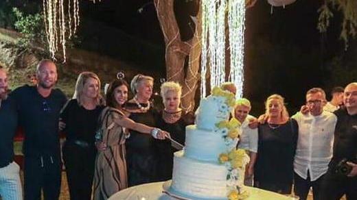 Wedding Party, successo di partecipanti: in 400 tra musica, fiori e torta