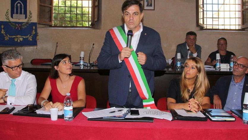 Il sindaco in video: chi cambia casacca è un traditore
