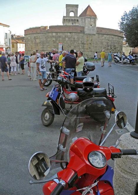 Amarcord delle due ruote con il raduno delle Vespe 