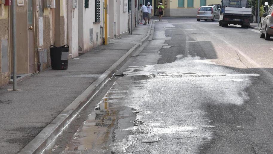 Doppia perdita, strada allagata