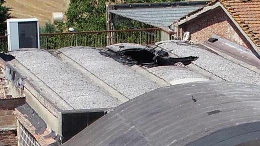 Morto cadendo dal tetto Asl: «Situazione a rischio Controllati 146 cantieri»