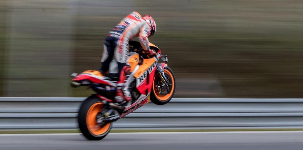 Marquez imbattibile Anche sul bagnato demolisce i rivali Dovi quarto, Vale 7° 