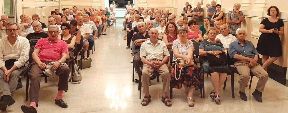Risparmio tradito, gremita la sala 2000