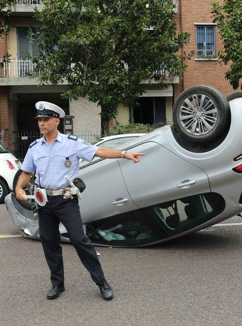 Guarirà in 10 giorni il 19enne che si è capovolto con l’auto