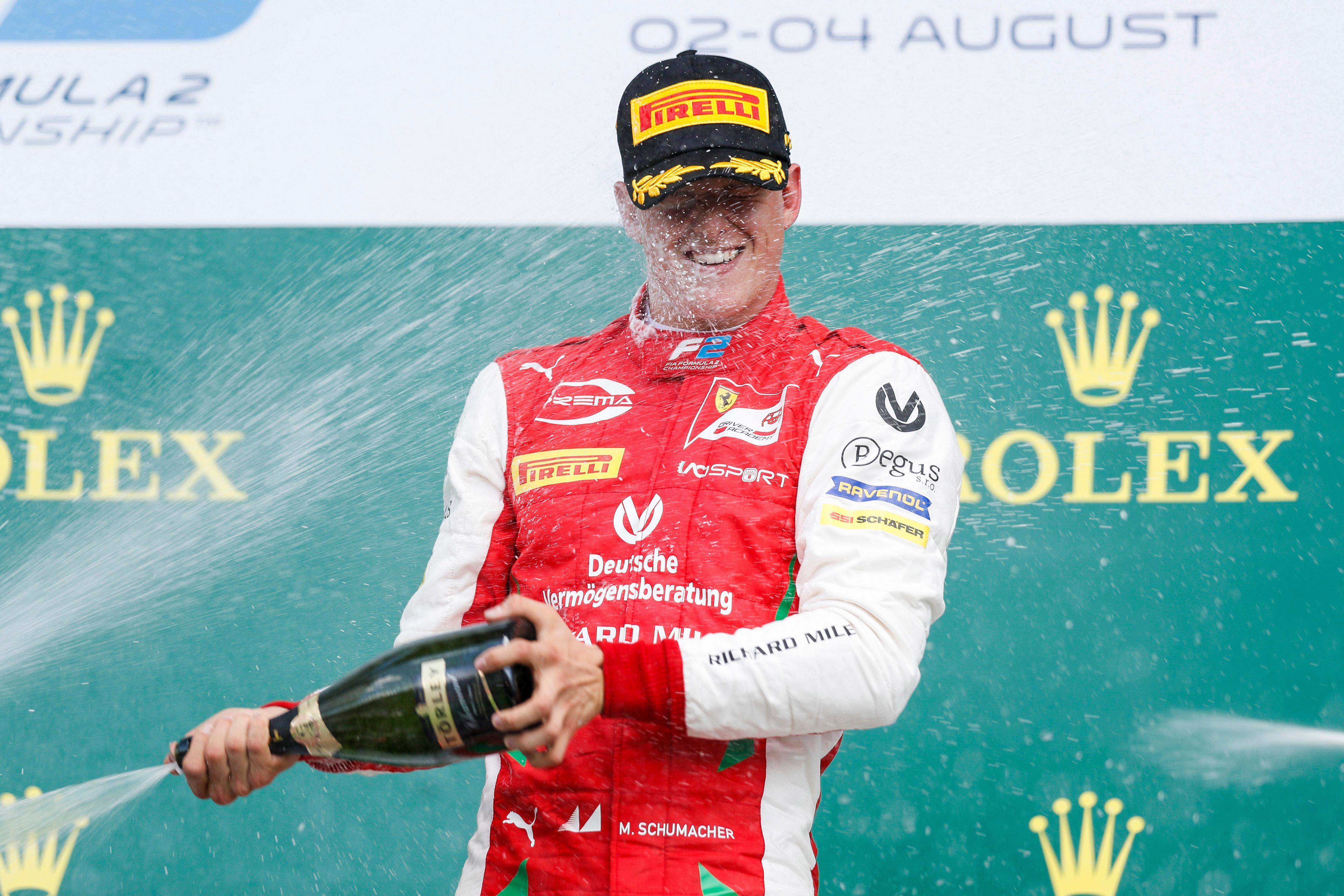 Guardalo, Schumi sembri proprio tu